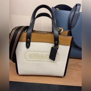 COACH BAG CAN BE USED AS PURSE OR SATCHEL GREAT CONDITION ⭐️